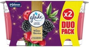Glade Winter Berries vonná svíčka ve skle duo 2 x 112 g