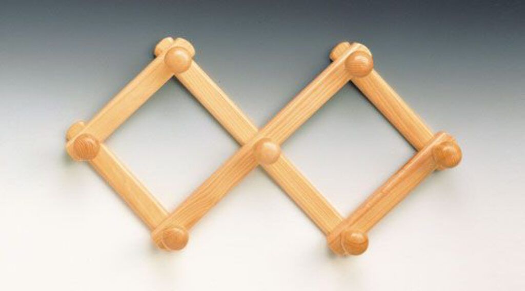 Věšák světlé dřevo 7 háčkový                          